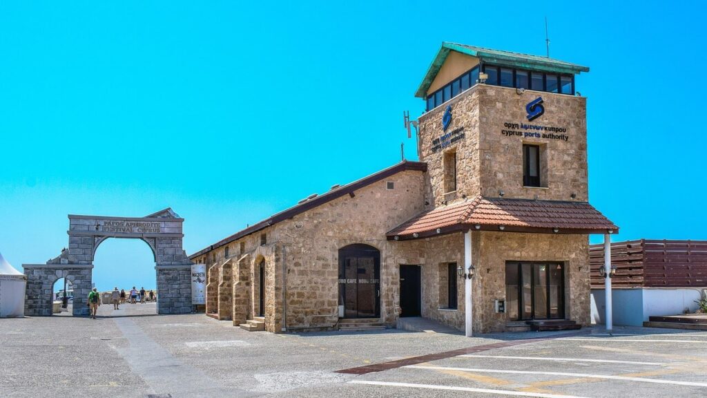 Paphos Port Authority - Tor zum Mittelmeer Hafenbehörde von Paphos mit maritimer Atmosphäre