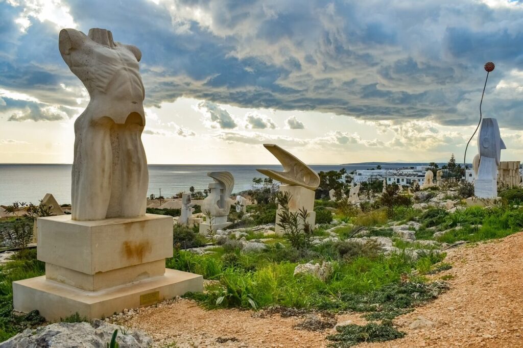 Moderne Skulpturen in Agia Napa